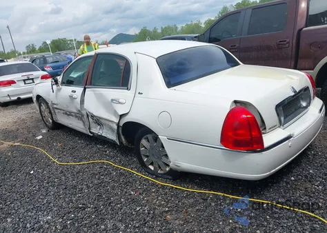 2003 Lincoln Town Car Cartier из США, поврежденный, VIN 1LNHM83W53Y627011